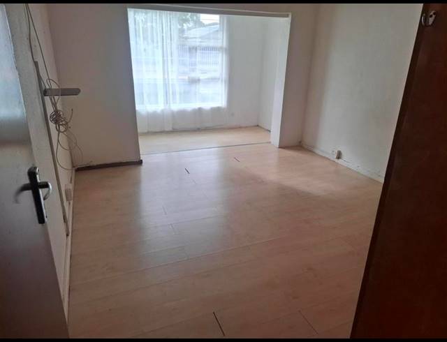 3 BEDROOM PROPERTY TO RENT IN GOODWOOD CENTRAL